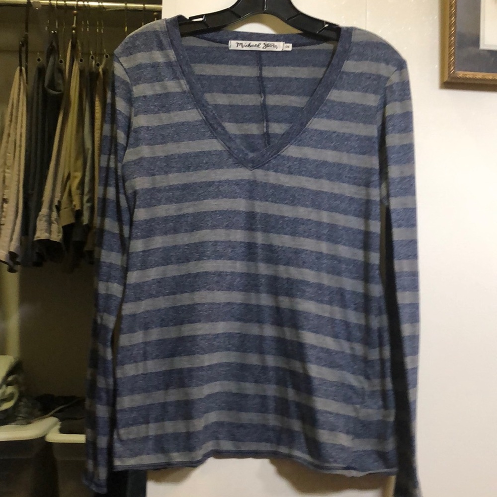 V neck tee